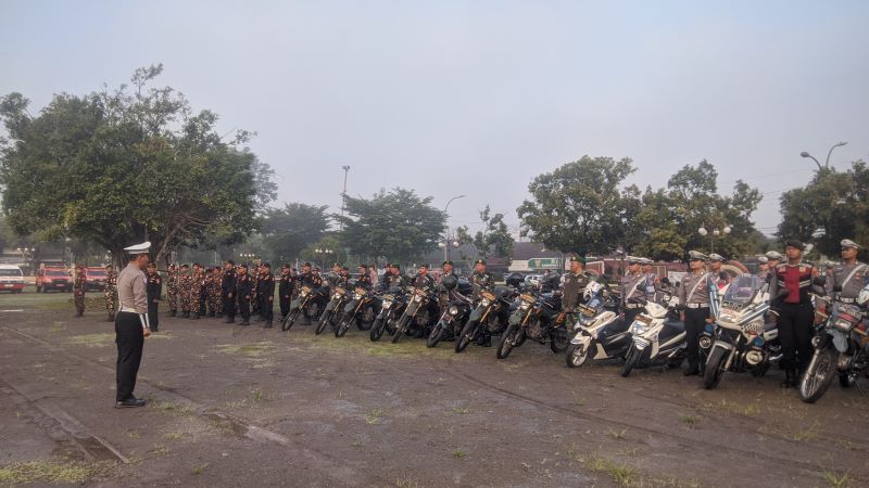 SIAGA: Apel gelar Pasukan Operasi Ketupat Progo 2025 di Alun-Alun Wonosari Kamis (20/3).