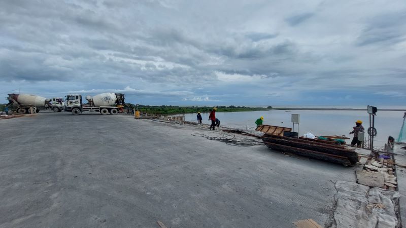 Jembatan Pandansimo dalam proses pembangunan.