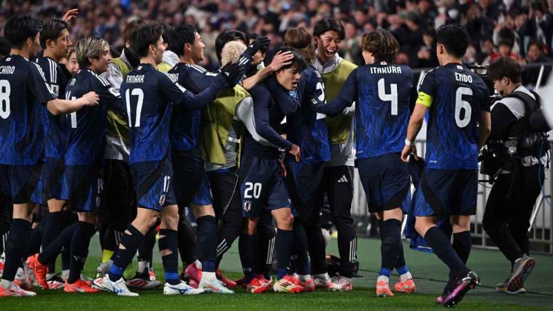 Pemain Jepang rayakan kemenangan atas Bahrain yang mengantarkan Samurai Biru lolos ke Piala Dunia 2026