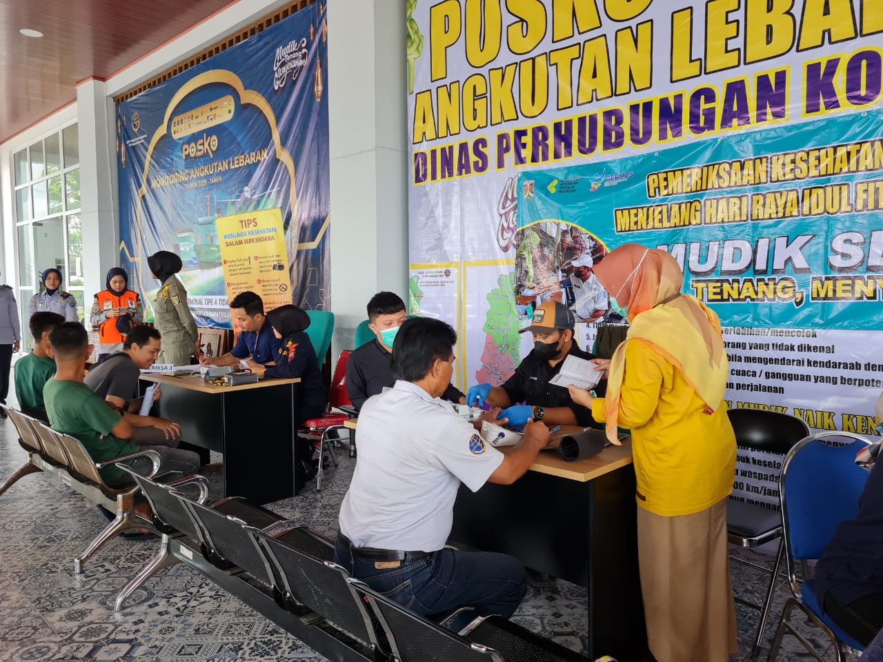 SKRINING: Sejumlah kru bus AKAP maupun AKDP melakukan pemeriksaan kesehatan di Terminal Tipe A Tidar Magelang, Senin (24/3/2025).