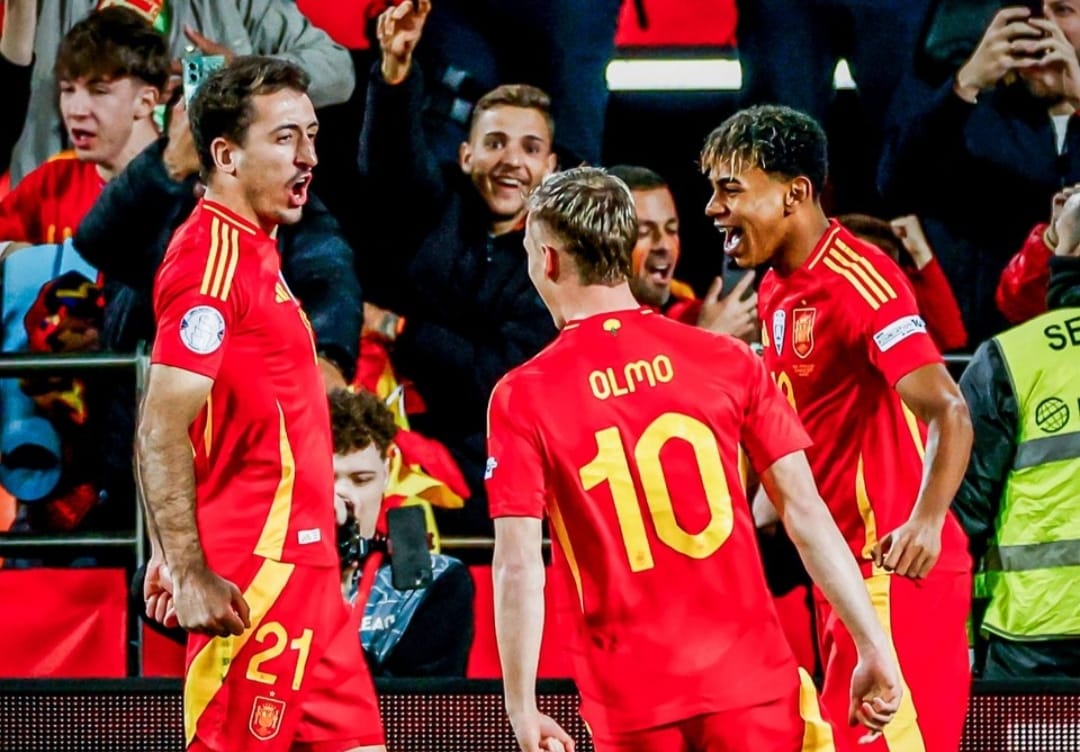 Selebrasi pemain Spanyol setelah memastikan tempat di semifinal dengan kalahkan Belanda di adu penalti