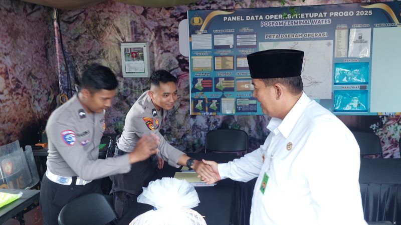 UNIK: Bupati Kulon Progo meninjau pos pengamanan mudik di Terminal Wates.