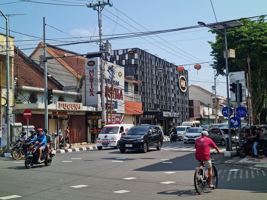 RAMAI: Kondisi lalu lintas di Jalan Pemuda Kota Magelang.