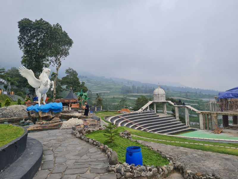 BERBENAH: Negeri Kahyangan yang terletak Kecamatan Sawangan siap menyambut wisatawan saat libur Lebaran 2025.