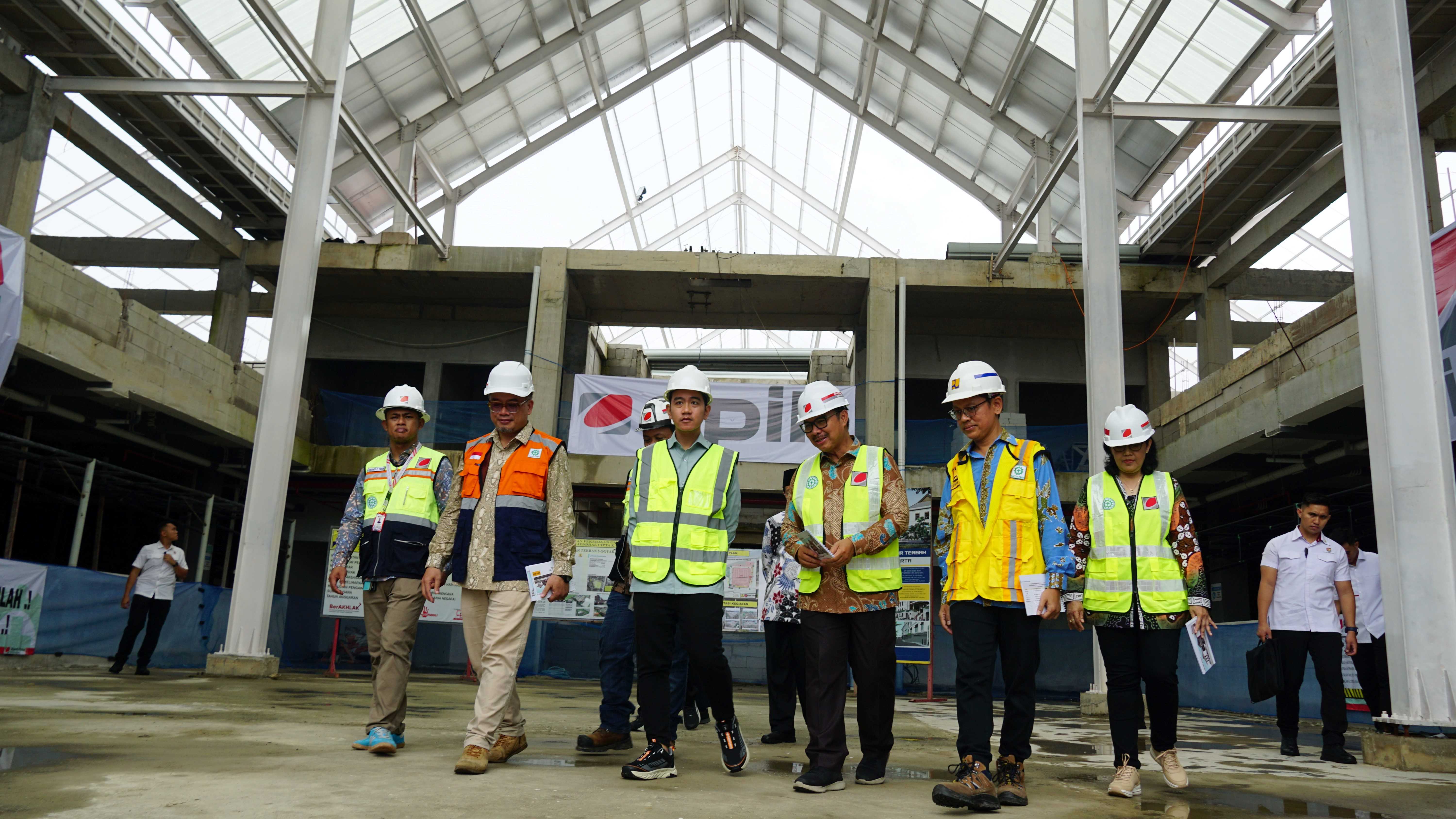 Wapres Gibran Rakabuming Raka mengunjungi Pasar Terban Kota Jogja