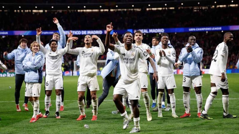 Pemain Real Madrid rayakan kemenangan atas Atletico Madrid di Wanda Metropolitano