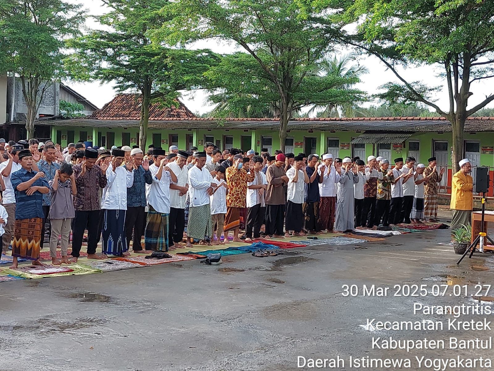 300 Umat Muslim di Kretek Bantul Selenggarakan Salat Idul Fitri Minggu Pagi&nbsp;