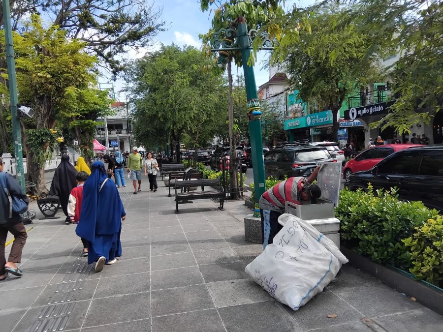 Keterangan, Suasana Malioboro di Hari Lebaran.