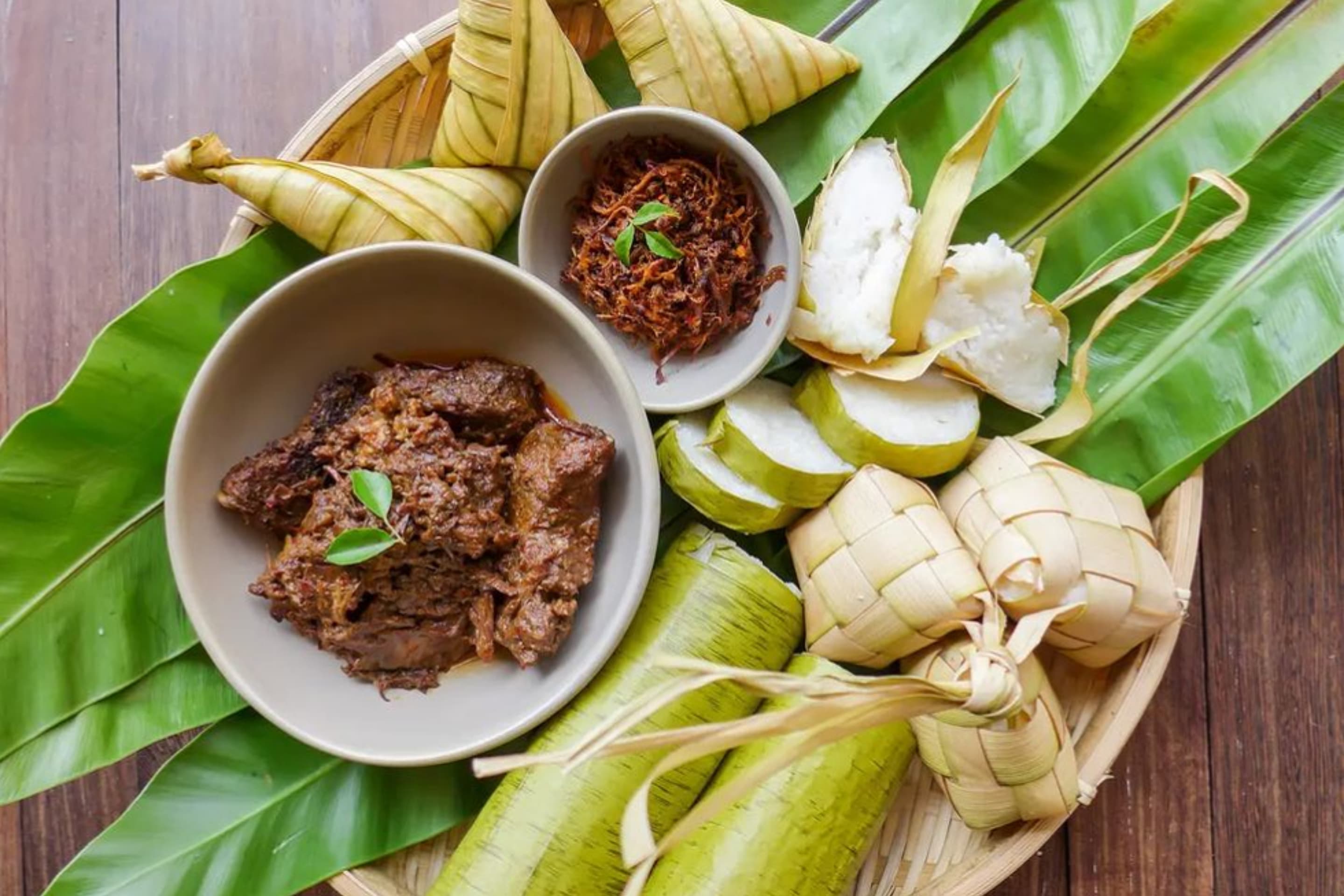 Tips mengontrol asupan makanan saat momen Lebaran. (Pinterest: Fimela)