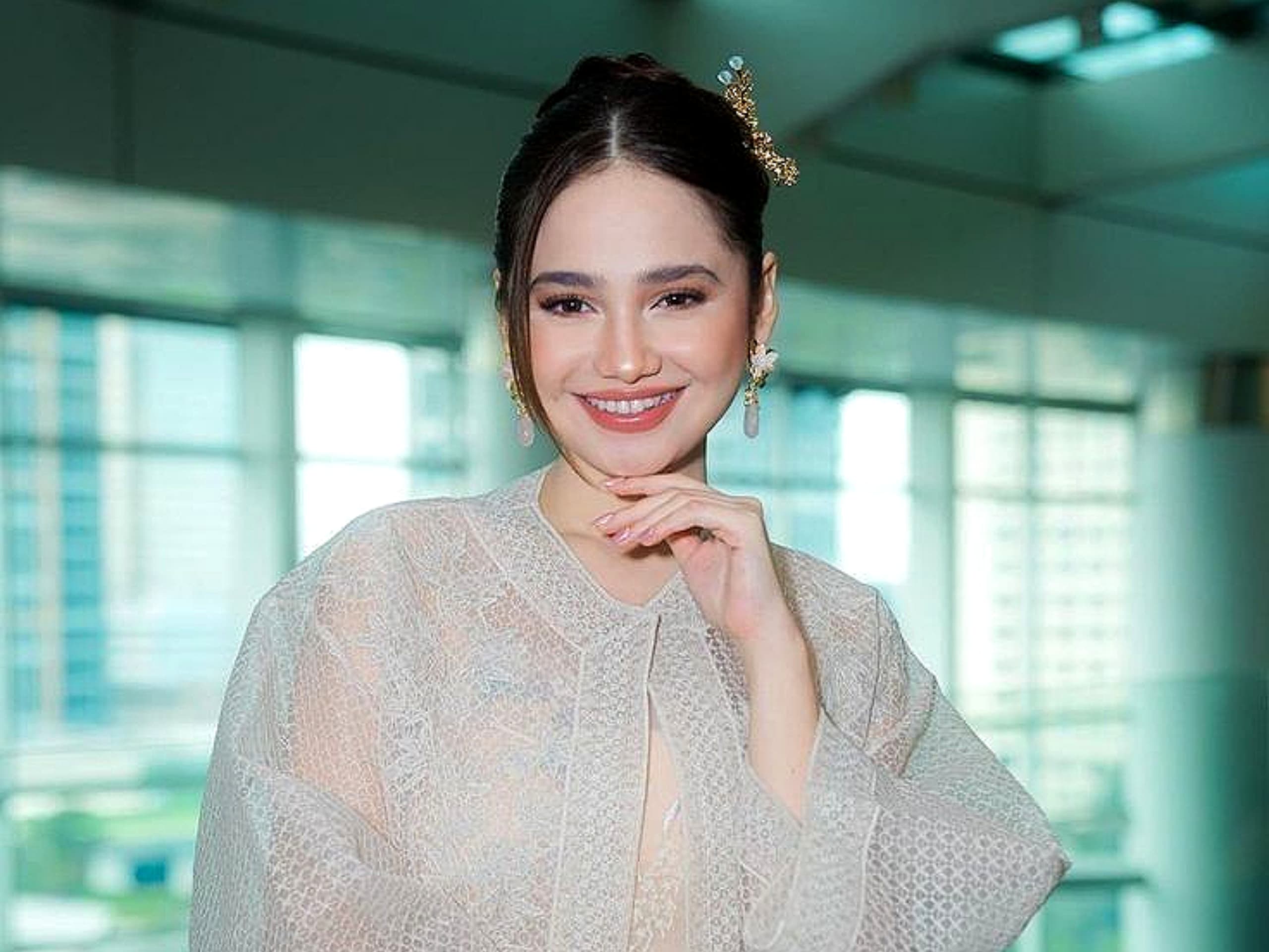 Gaya make up untuk Lebaran ala artis. (Pinterest: sandrinna_11)