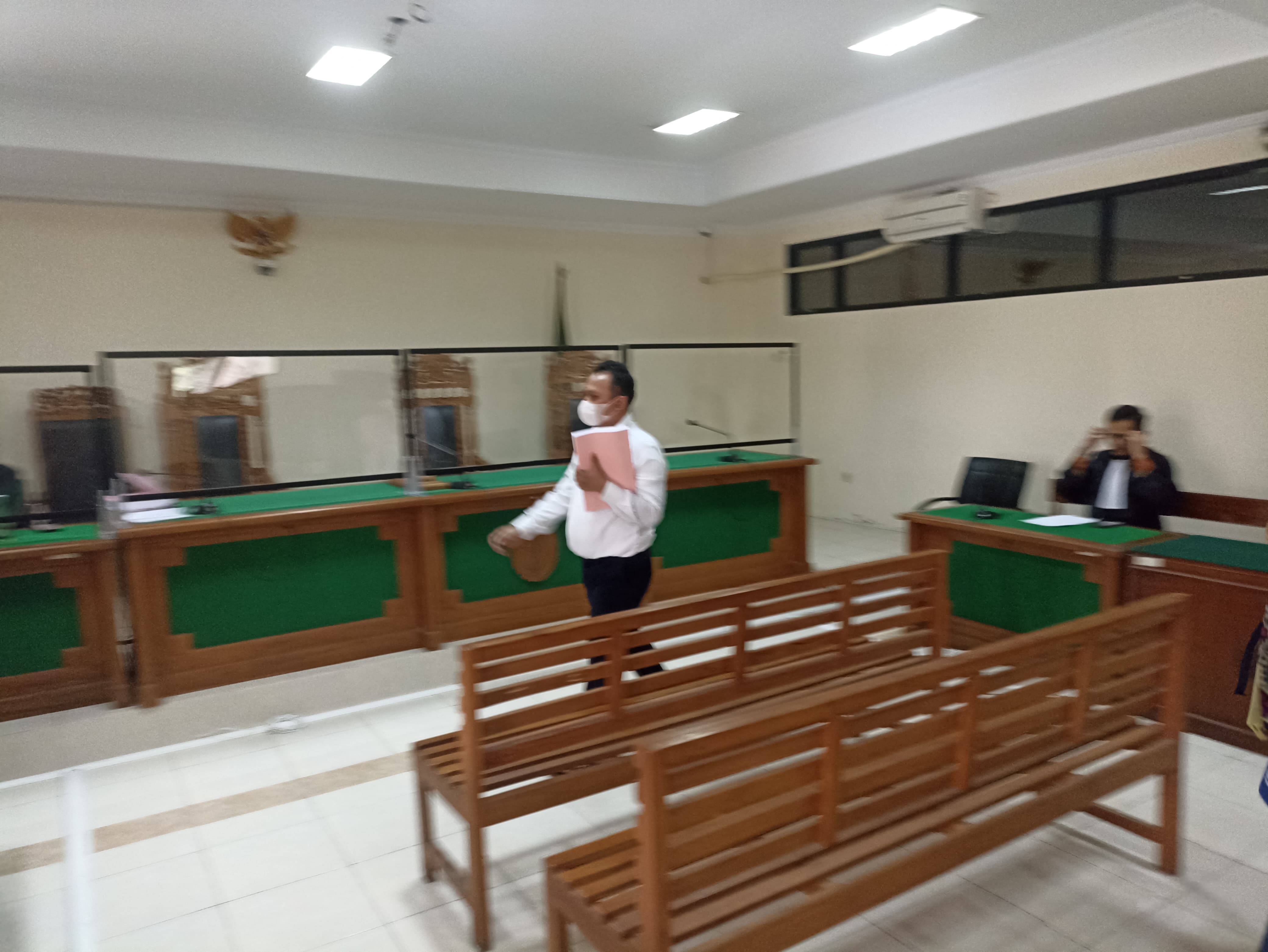 Terdakwa kasus pungutan liar di Lapas Cebongan, Michael Radhitya Praja, di PN Tipikor HI Jogja, Kamis (27/3/2025).