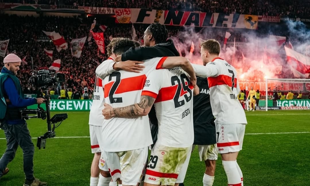 Para pemain VfB Stuttgart rayakan kemenangan atas RB Leipzig yang mengantarkan mereka ke final DFB Cup