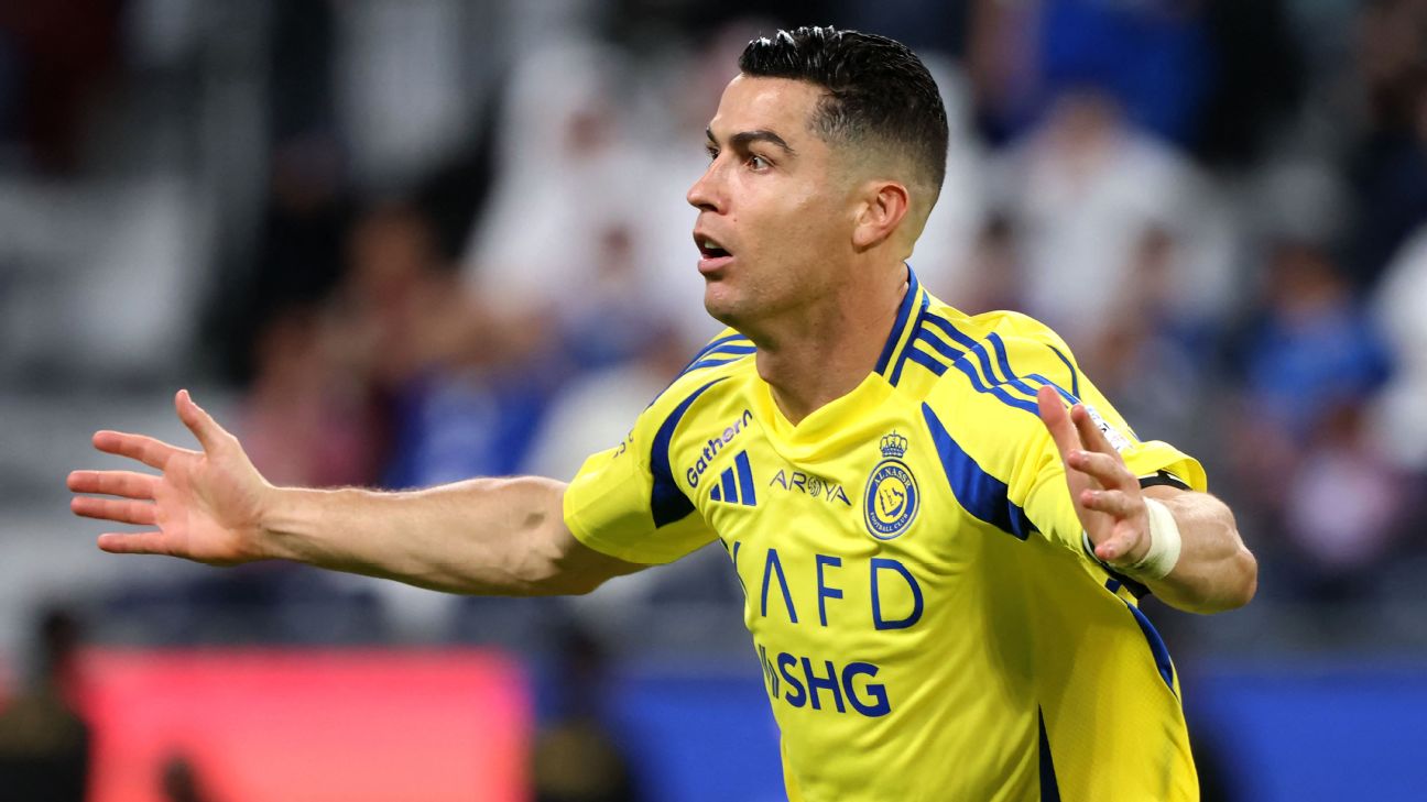 Selebrasi Cristiano Ronaldo setelah mencetak gol ke gawang Al Hilal dalam kemenangan 3-1 Al Nassr di Saudi Pro League
