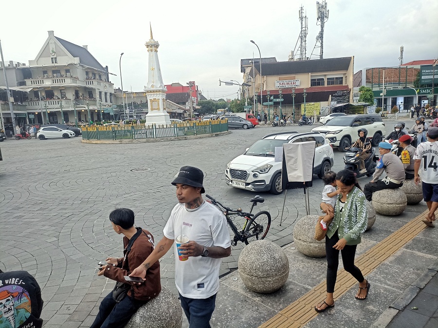 RAMAI: Suasana di kawasan simpang empat Tugu Jogja,&nbsp;Sabtu&nbsp;(5/4/2025).&nbsp;  &nbsp;