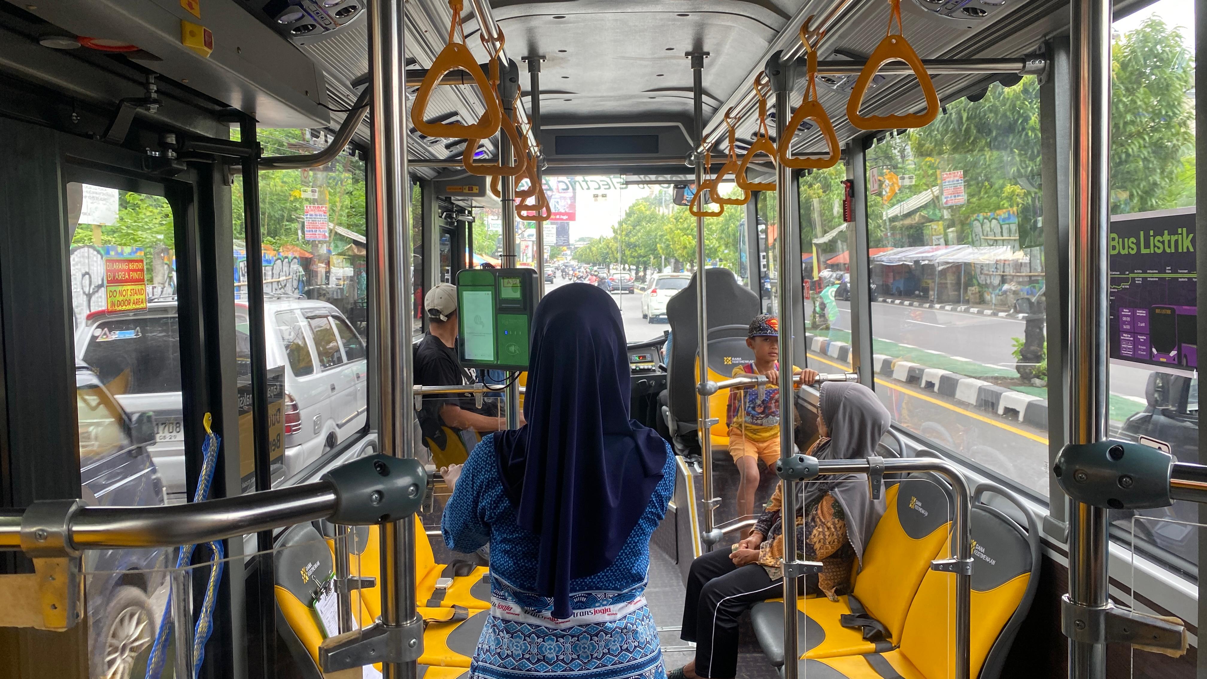 Unit Bus Elektrik yang sudah beroperasi untuk layanan transportasi umum di DIY