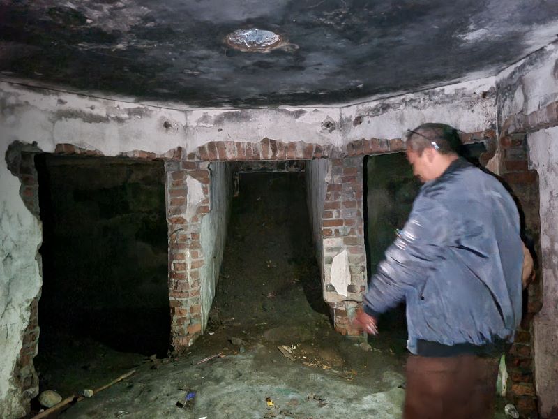 PENINGGALAN MASA KOLONIAL: Kondisi bunker di Jalan Doreng Timur, Kwarasan, Cacaban, Magelang Tengah yang tidak terawat.