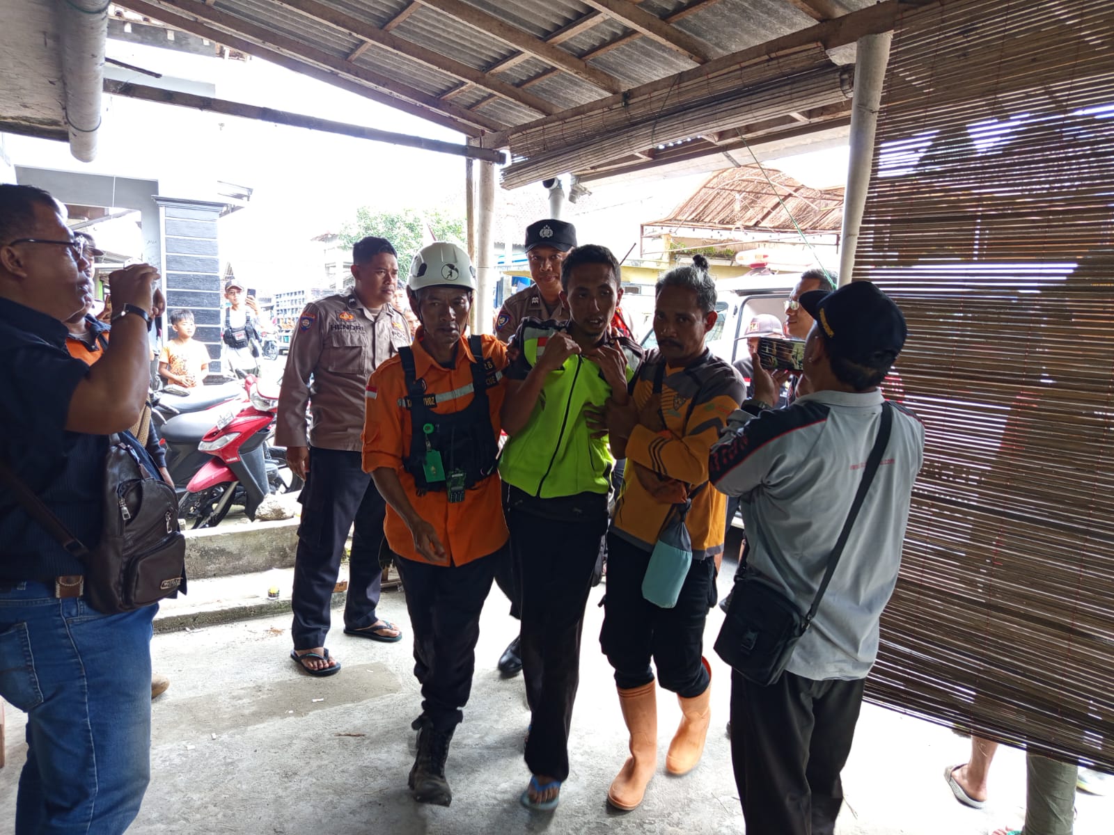EVAKUASI: Riyan berhasil ditemukan di Boyolali setelah dinyatakan hilang sejak Jumat (4/4).