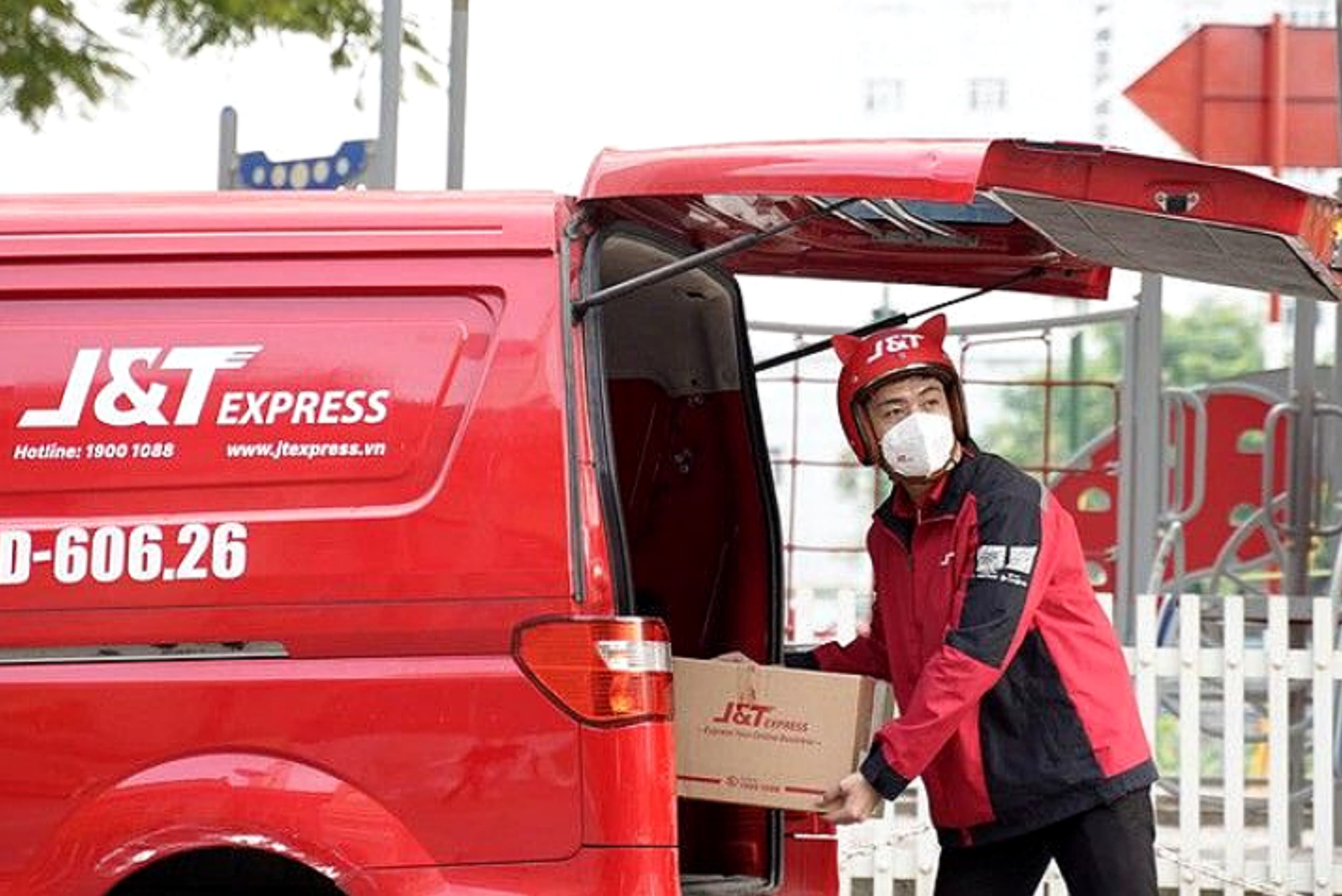 J&T Express dan Shopee. (Pinterest: Xe Today)