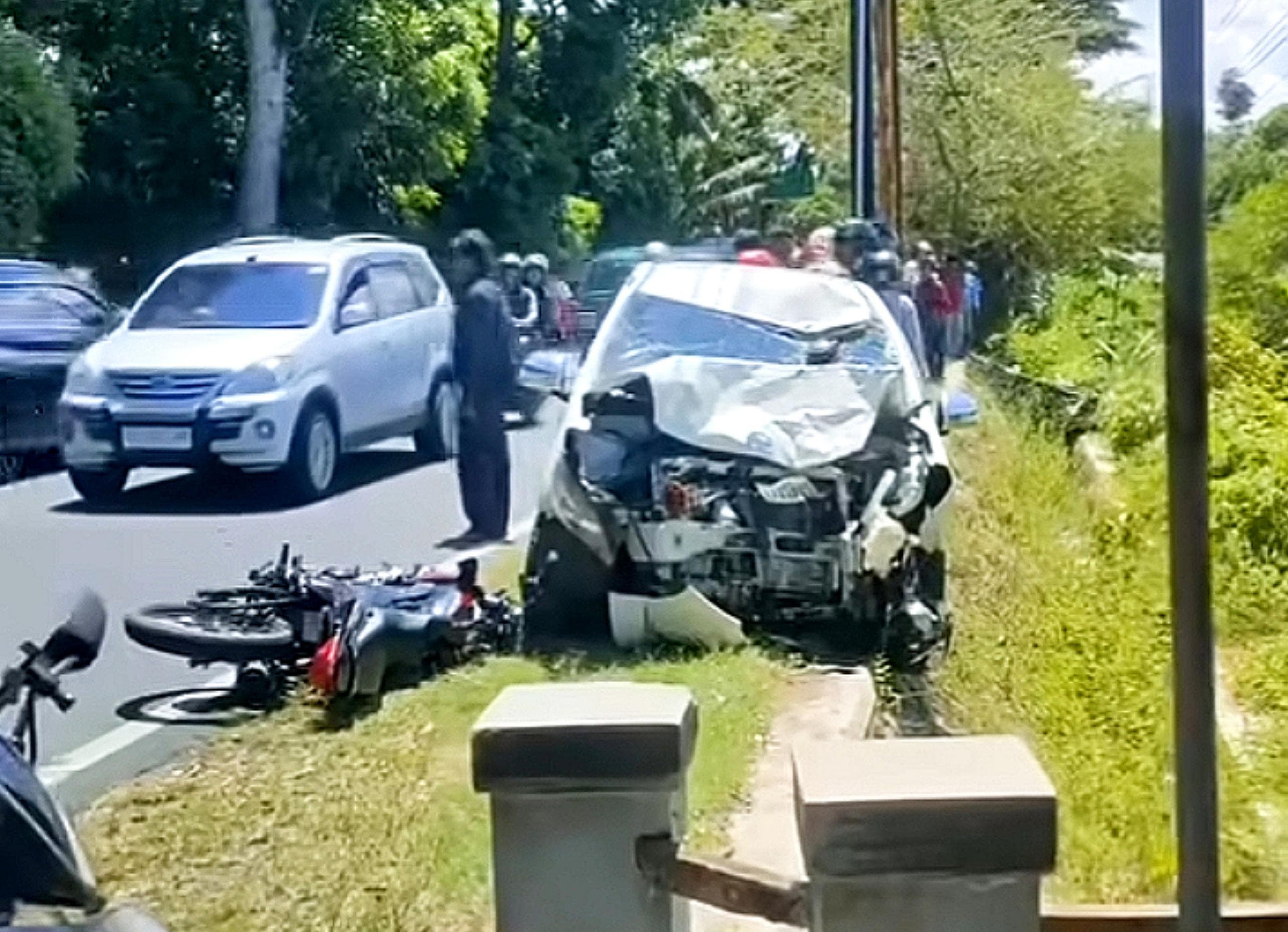 Lakalantas mobil dan motor di Jalan Parangtritis Km 19,5 pada Senin (7/4/2025).