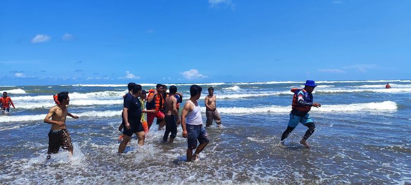 BERENTETAN: Upaya pencarian dan penyelamatan korban tenggelam di Pantai Parangtritis yang belum ditemukan.
