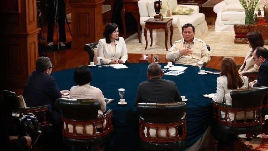 Presiden Prabowo Subianto melakukan pertemuan dengan 7 jurnalis dari 7 media berbeda di Hambalang, Jawa Barat, 6 April 2025. Ketujuh jurnalis tersebut mewawancarai Prabowo secara bersama-sama.