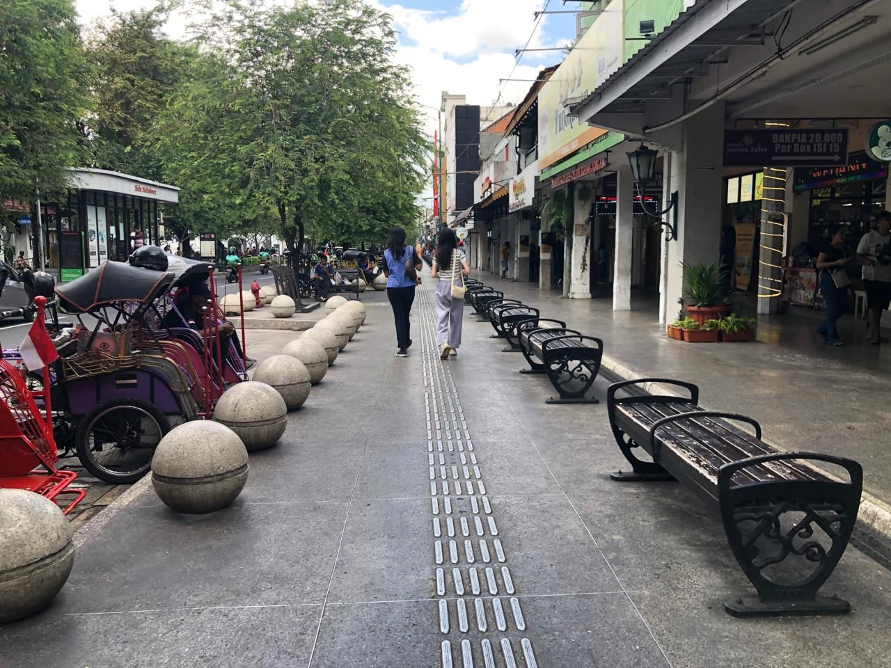 Salah satu titik di Jalan Malioboro yang tercium bau pesing, Selasa (8/4/2025).