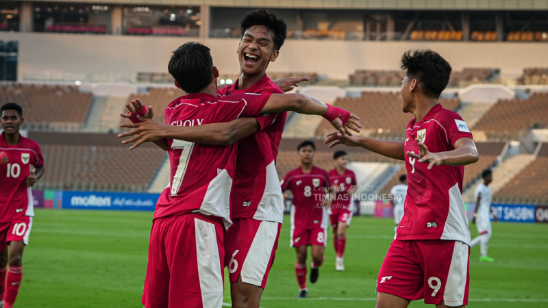 Selebrasi pemain Timnas Indonesia U17 rayakan kelolosan ke babak perempat final Piala Asia U17 2025