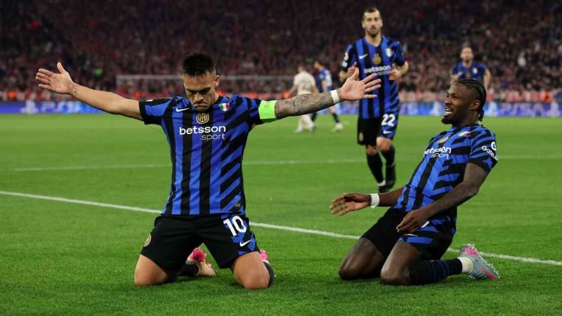 Selebrasi Lautaro Martinez setelah mencetak gol ke gawang Bayern Munich di Liga Champions