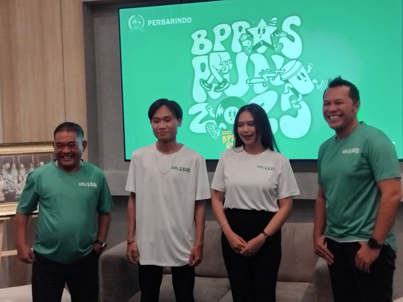 Para model saat berfoto menggunakan jersey BPR/S Run 2025