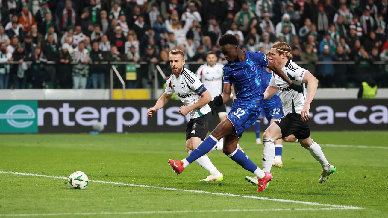 Pemain 19 tahun Chelsea, Tyrique George mencetak gol pembuka ke gawang Legia Warszawa