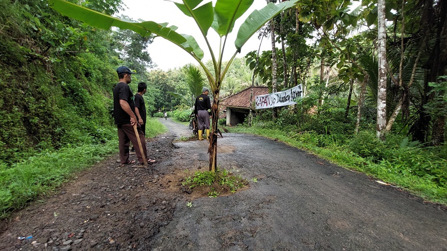 ORASI: Masyarakat menyampaikan pendapatnya di depan Panewu Kokap.