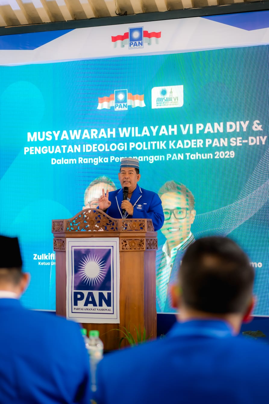 FORMATUR TERPILIH: Agung Setyawan memberikan sambutan di depan peserta Muswil VI DPW PAN DIJ di Hotel Royal Brongto, Minggu (13/4).