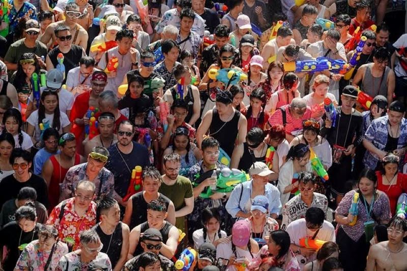 Ilustrasi Songkran, Festival air terbesar di Indonesia.