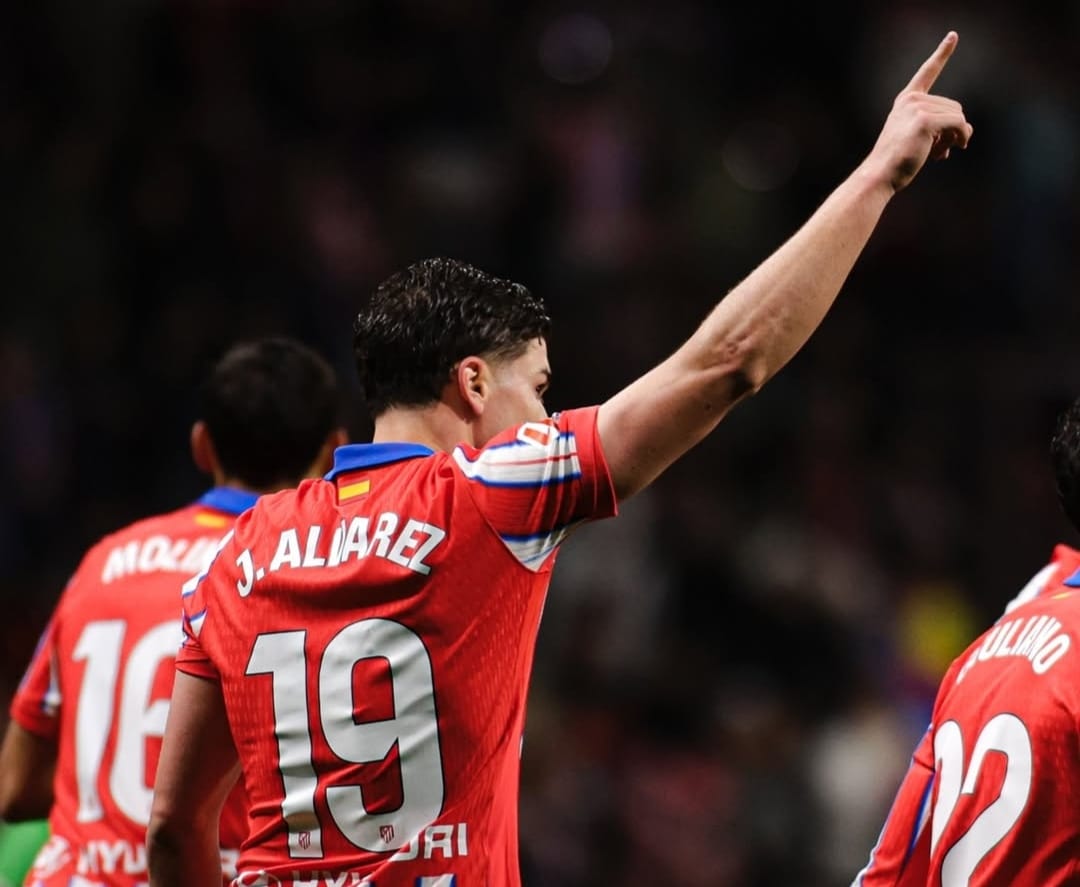 Selebrasi Julian Alvarez setelah mencetak gol dalam kemenangan atas tim papan bawah Real Valladolid