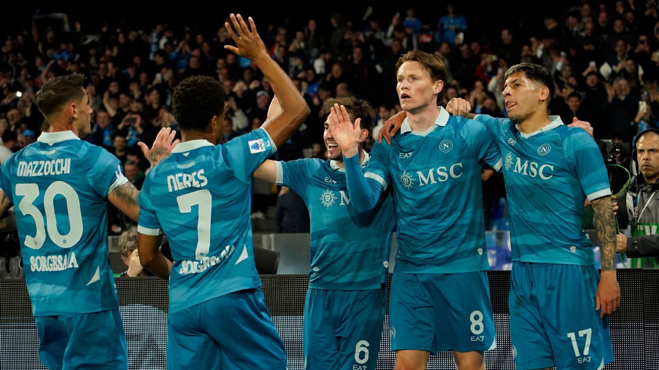 Selebrasi pemain Napoli setelah Scott McTominay mencetak gol ke gawang Empoli