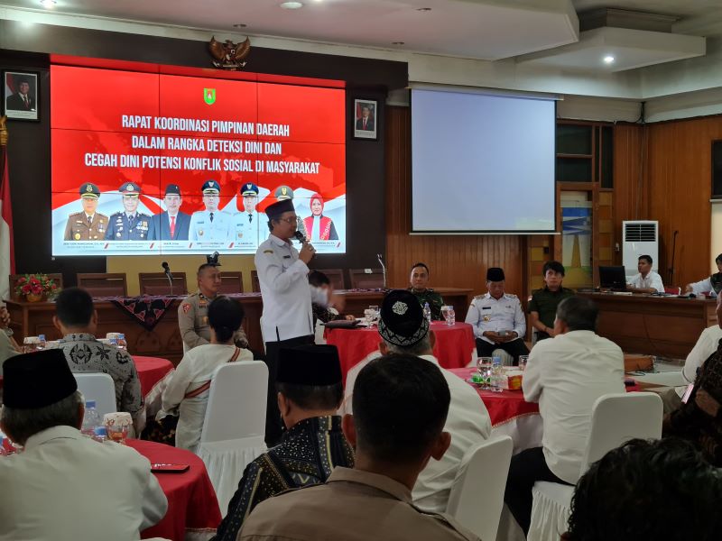 KOMUNIKASI: Pemkab Magelang mengadakan rapat koordinasi pimpinan daerah dalam rangka deteksi dini dan cegah dini potensi konflik sosial di masyarakat Rabu (16/4).