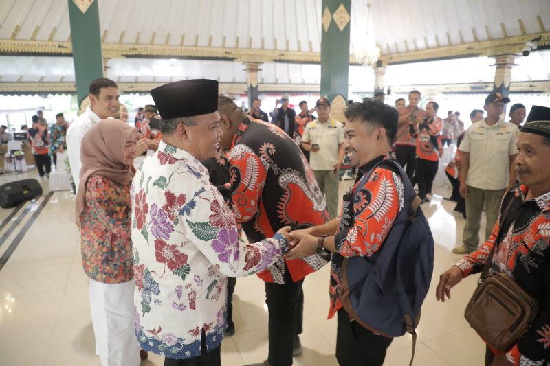 MOMEN LEBARAN: Kegiatan Syawalan yang diikuti oleh paguyuban lurah dan pamong Kabupaten Sleman Rabu (16/4).