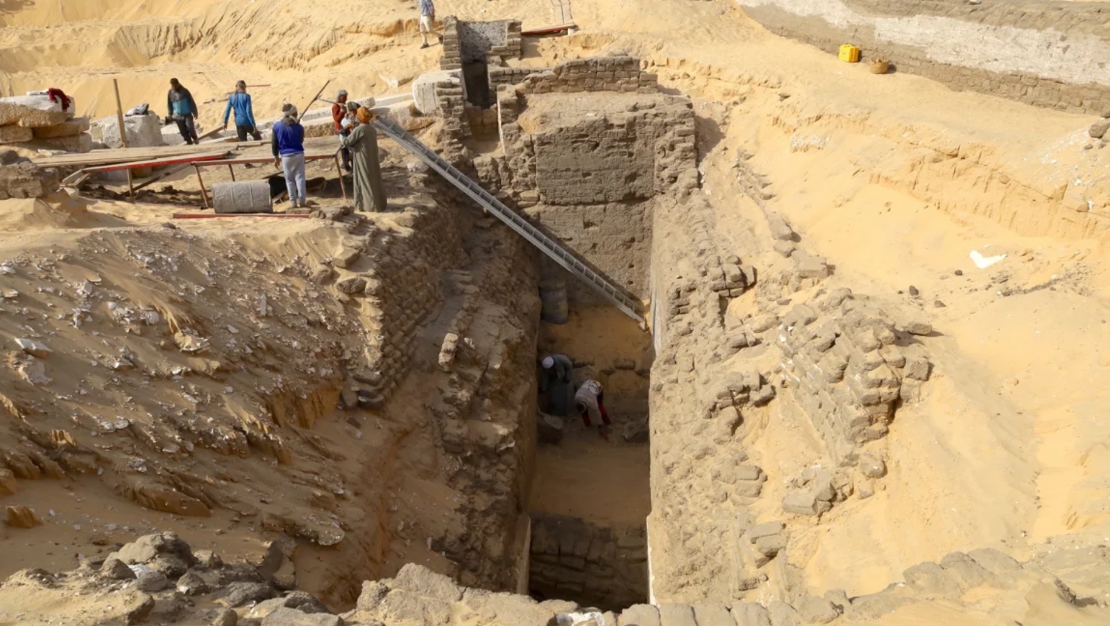 Penemuan makam raja Mesir kuno.