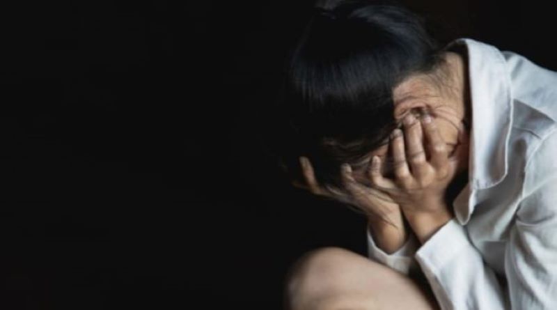 Ilustrasi pelecehan seksual terhadap seorang wanita.