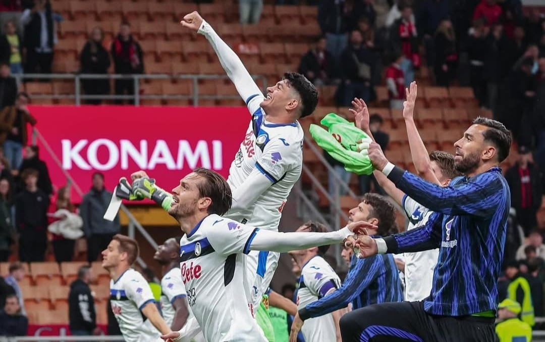 Pemain Atalanta rayakan kemenangan atas AC Milan di San Siro
