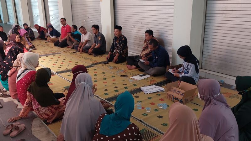 TAGIH: Nasabah BUKP Wates dan Galur bertemu dengan ORI DIY.&nbsp;
