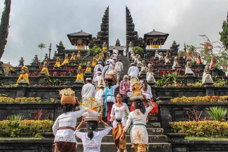 Hari Raya Galungan dan Kuningan.