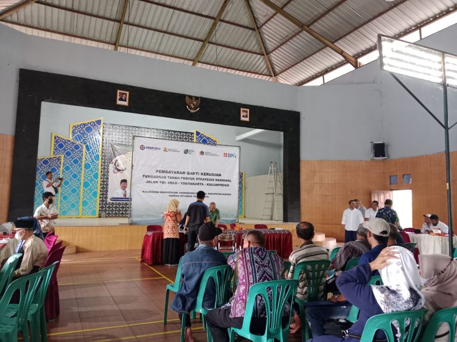 Pemberian ganti rugi pembangunan tol di Kalurahan Banyuraden