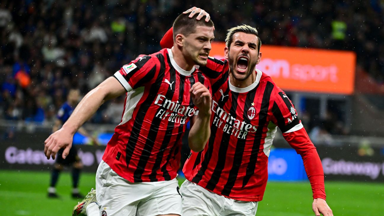 Selebrasi pemain AC Milan, Luka Jovic setelah mencetak gol dalam kemenangan 3-0 atas Inter