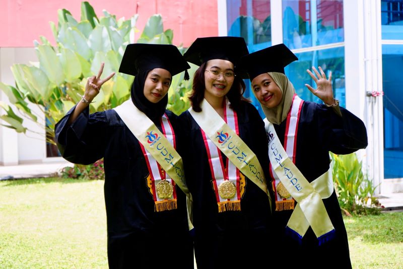 Wisuda Ahli Madya dan Sarjana Terapan Semester Ganjil Tahun Akademik 2024/2025.&nbsp;