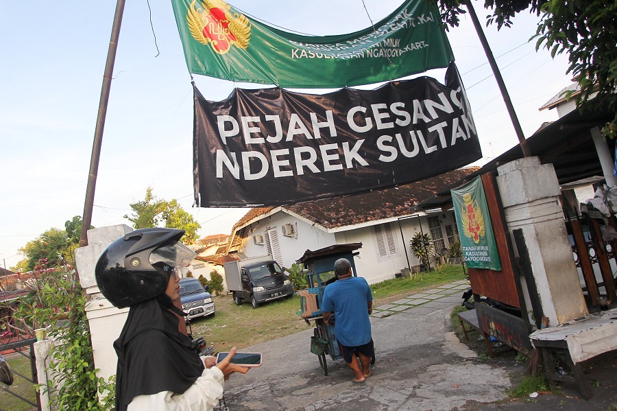 JUMPA PERS: Warga Lempuyangan mendatangi kantor LBH Jogja untuk meminta perlindungan hukum terkait sengketa lahan dengan PT KAI, Senin (28/4/2025).
