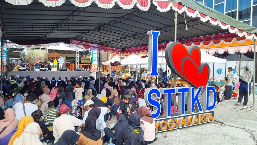 Antusian warga hingga civitas akademika STTKD berkumpul dalam agenda Fun Walk memperingati Dies Natalis Ke-30 STTKD
