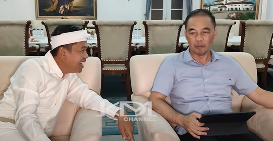 Gubernur Jawa Barat, Kang Dedi Mulyadi saat rapat terbuka bersama Kepala Bappeda Jawa Barat