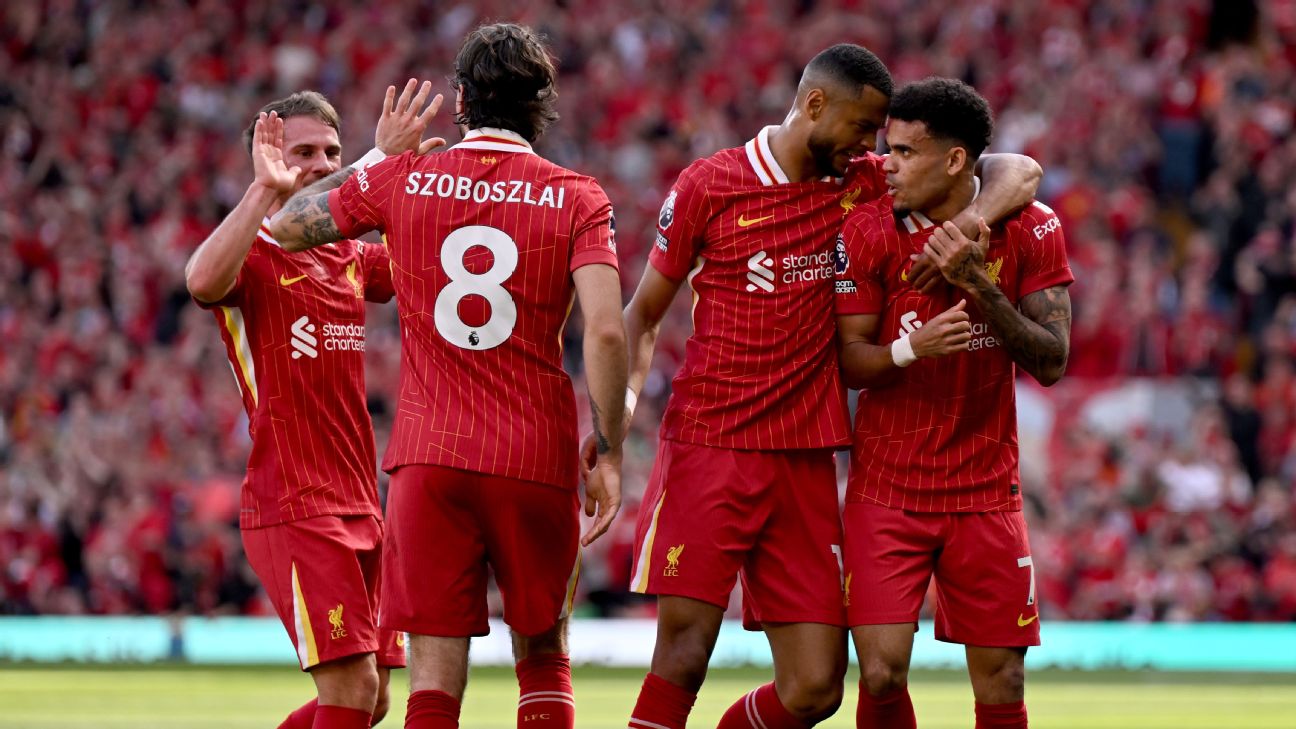 Selebrasi pemain Liverpool rayakan gol yang memastikan gelar juara Liga Inggris di Anfield melawan Tottenham Hotspur