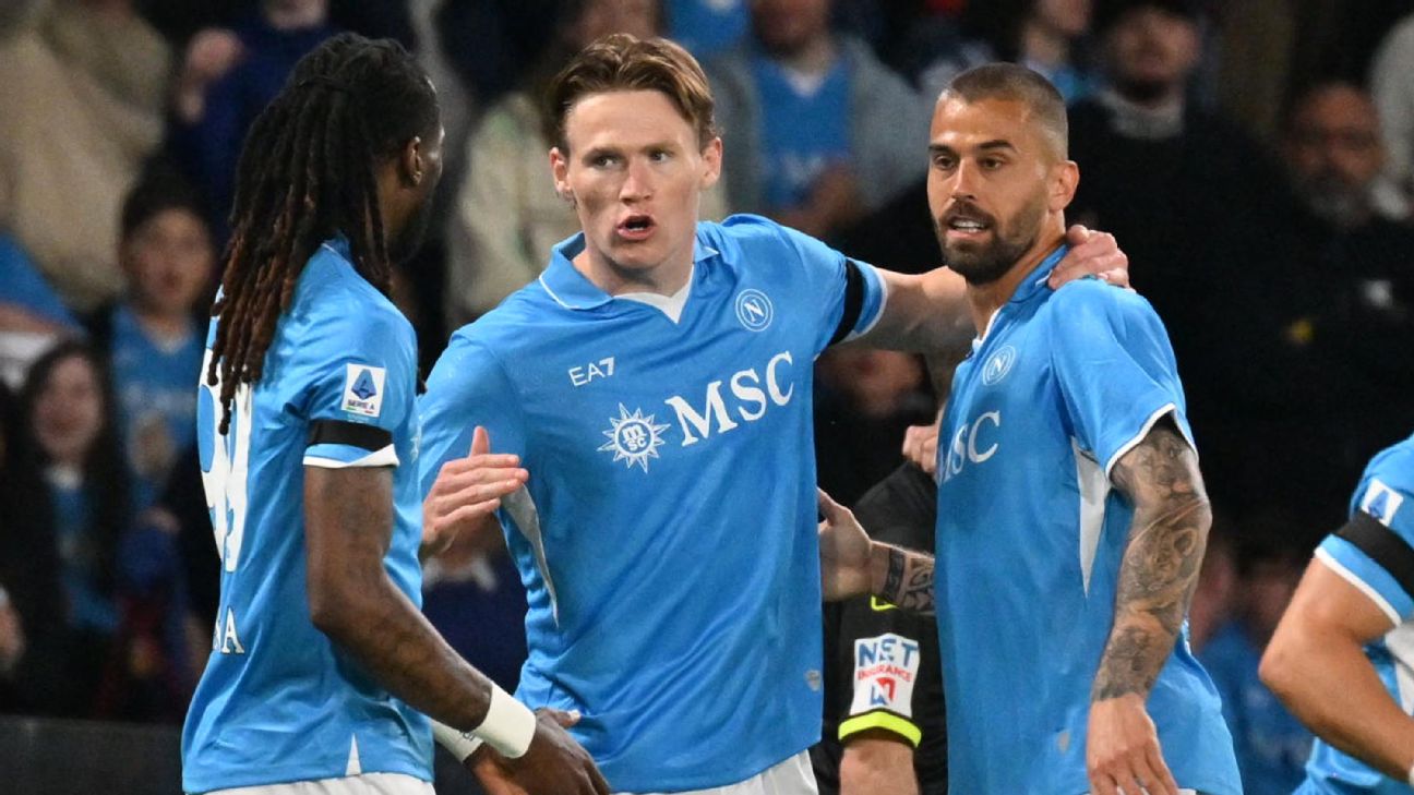 Selebrasi pemain Napoli rayakan gol dari Scott McTominay dalam kemenangan 2-0 atas Torino